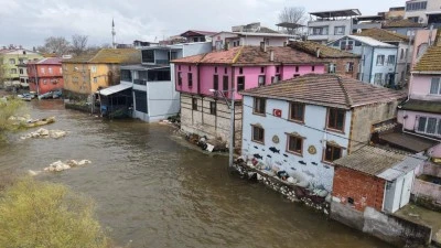 Uluabat G&ouml;l&uuml; taştı, G&ouml;lyazı sular altında kaldı