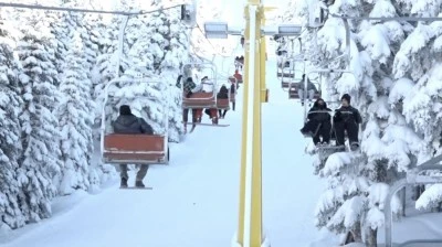 Uludağ'da kar kalınlığı ile birlikte turist sayısı da arttı