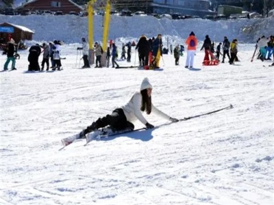 Uludağ'da kayak &ouml;ğrenmenin bir saatlik bedeli 
