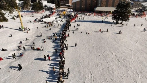 Uludağ&rsquo;da kayak&ccedil;ıların &ccedil;ilesi... 