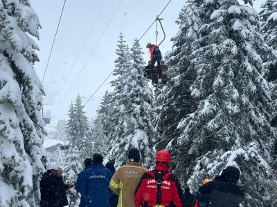 Uludağ'da mahsur kalanlar kurtarıldı