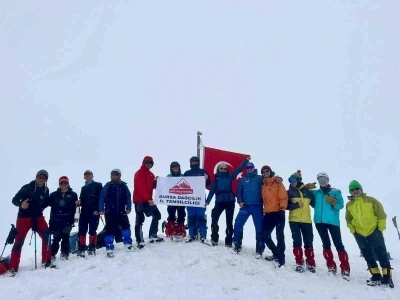 Bursalı dağcılardan başarılı tırmanış