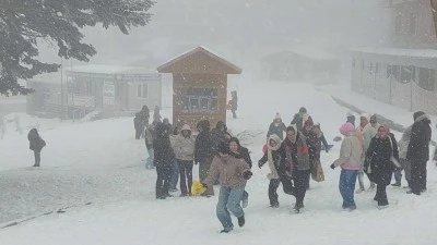 Uludağ'daki son kar kalınlığının &ouml;l&ccedil;&uuml;s&uuml;