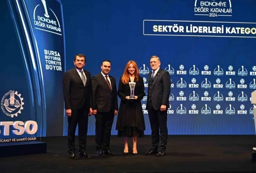 Uludağ Elektrik 2024 yılını sekt&ouml;r lideri &ouml;d&uuml;l&uuml;yle kapattı