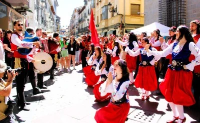Uludağ &Uuml;niversitesi halk oyunları topluluğundan 'En İyi Performans Yapan Grup' başarısı