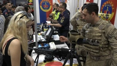 Uludağ &Uuml;niversitesi Kariyer Fuarı'nda jandarma standına b&uuml;y&uuml;k ilgi