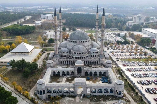 Uludağ &Uuml;niversitesi&rsquo;ndeki cami ve k&uuml;lliye inşaatı y&uuml;kseliyor
