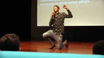 Uluslararası &ouml;ğrenciler T&uuml;rk&ccedil;e şiir okumada birbiriyle yarıştı
