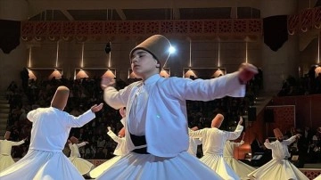 Uluslararası t&ouml;renlerde yer alan k&uuml;&ccedil;&uuml;k semazenler, semayla Mevlana'yı anıyor