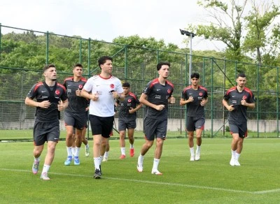 &Uuml;mit Milli Takımı, Arnavutluk ma&ccedil;ı hazırlıklarına ara vermeden başladı