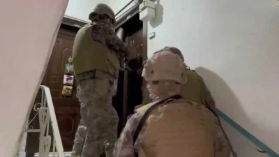 &Uuml;mraniye'de 'pankartlı tehdit' ş&uuml;phelileri yakalandı