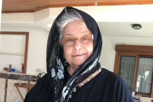 Umurlu&rsquo;ya 2 başkan yetiştiren Nezahat Balkan 84 yaşında hayatını kaybetti
