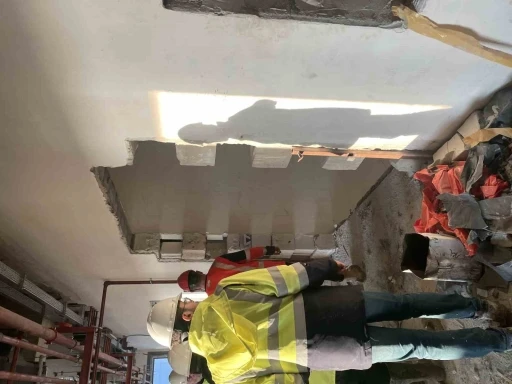 &Uuml;niversite kamp&uuml;s&uuml;ndeki inşaatın 4. katından d&uuml;şen iş&ccedil;i hayatını kaybetti
