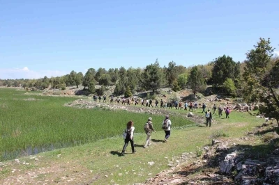 &Uuml;niversite &ouml;ğrencileri, Beyşehir&rsquo;in botanik hazinelerini keşfetti
