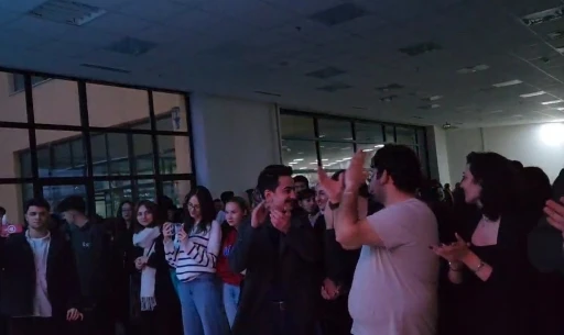 &Uuml;niversite &ouml;ğrencileri sınav stresini d&uuml;zenledikleri şenlikle attı
