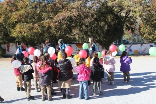&Uuml;niversite &ouml;ğrencilerinden anlamlı etkinlik
