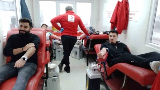 &Uuml;niversite &ouml;ğrencilerinden kan bağışına destek
