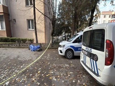 &Uuml;niversite &ouml;ğrencisi yolda &ouml;l&uuml; bulundu