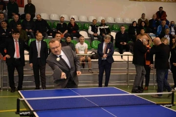 &Uuml;niversite personeli masa tenisinde h&uuml;nerlerini sergileyecek

