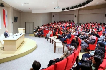 &Uuml;niversitede &ldquo;G&uuml;nlerden &Ouml;ğretmen&rdquo; s&ouml;yleyişi
