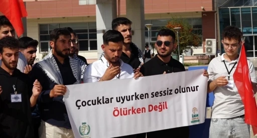 &Uuml;niversitelerden Filistin&rsquo;e destek: "&Ccedil;ocuklar uyurken sessiz olunur, &ouml;l&uuml;rken değil"

