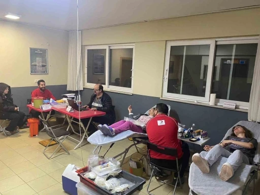 &Uuml;niversiteli gen&ccedil;ler kan bağışına dikkat &ccedil;ekti
