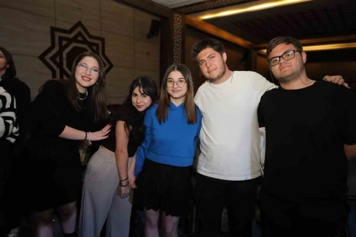 &Uuml;niversiteli gen&ccedil;lerden unutulmaz konser
