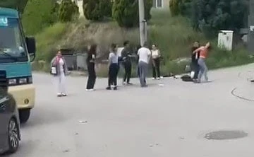 &Uuml;niversiteli kızların erkek arkadaş kavgası 