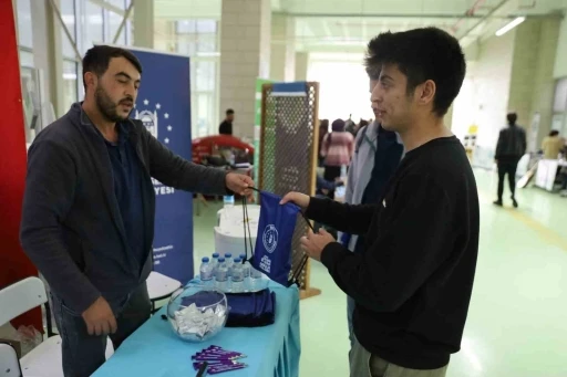 &Uuml;niversiteliye sıcak karşılama