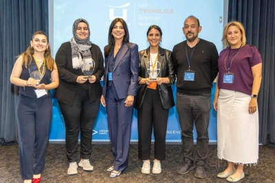 &Uuml;NL&Uuml; & Co Kadın Teknoloji Girişimcileri Akademisi 10. Yılında Başvurulara A&ccedil;ıldı