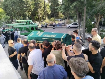 &Uuml;nl&uuml; makyaj sanat&ccedil;ısı Alp Kavasoğlu son yolculuğuna uğurlandı