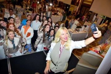 &Uuml;nl&uuml; modacı Siren Ertan'dan Bursalı kadınlara: Şık olmak k&uuml;lt&uuml;rd&uuml;r!