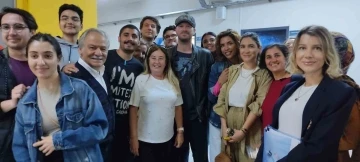 &Uuml;nl&uuml; oyuncu Kıvan&ccedil; Tatlıtuğ oyunu kullandı
