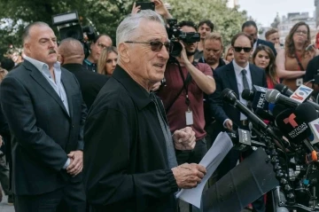 &Uuml;nl&uuml; oyuncu Robert De Niro&rsquo;dan Trump&rsquo;a: &ldquo;Palya&ccedil;onun teki&rdquo;
