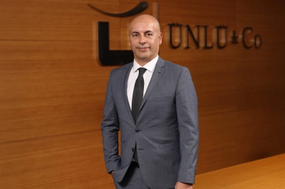 &Uuml;NL&Uuml; Portf&ouml;y&rsquo;de &Uuml;st D&uuml;zey Atama