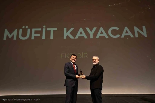 &Uuml;nl&uuml; sanat&ccedil;ı Kayacan&rsquo;dan Başkan &Ccedil;avuşoğlu&rsquo;na &ouml;vg&uuml;
