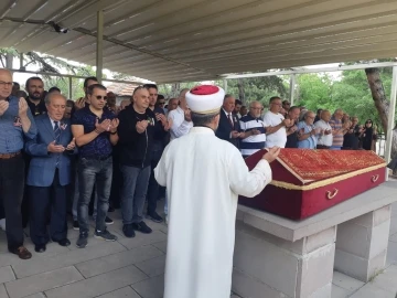 &Uuml;nl&uuml; sanat&ccedil;ı Metin Milli son yolculuğuna uğurlandı
