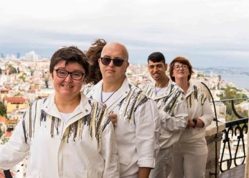 &Uuml;nl&uuml; sanat&ccedil;ılar Mirrors&rsquo; projesinde buluşacak
