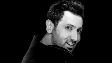 &Uuml;nl&uuml; şarkıcı Metin Arolat sahnede fenalaşarak hayatını kaybetti 