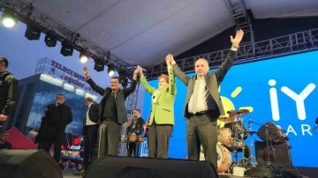 &Uuml;nl&uuml; şarkıcılar Hakan Peker&rsquo;e destek i&ccedil;in sahne aldı
