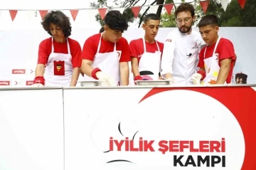 &Uuml;nl&uuml; Şef Danilo Zanna Kızılay&rsquo;ın kampında &ouml;ğrencilerle tecr&uuml;belerini paylaştı