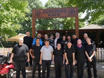 &Uuml;nl&uuml; televizyoncunun D&uuml;zce hayranlığı