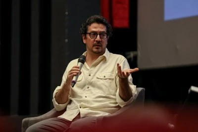 &Uuml;nl&uuml; y&ouml;netmen Kara&ccedil;elik'in yeni filmi Bursalılarla buluştu
