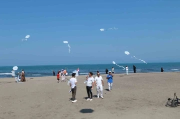 &Uuml;nye&rsquo;de u&ccedil;urtmalar semayı renklendirdi
