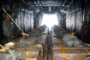 &Uuml;rd&uuml;n, Gazze&rsquo;ye havadan yardım paketleri bıraktı
