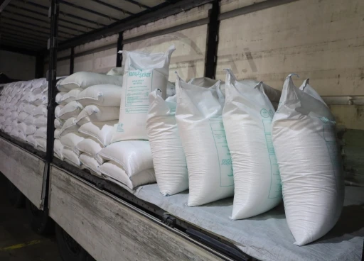 &Uuml;reticilere 169 ton arı yemi desteği
