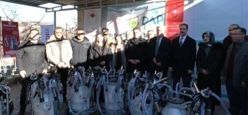 &Uuml;reticilere seyyar s&uuml;t sağım makinesi
