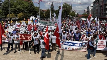 Uşak&rsquo;ta 1 Mayıs Emek ve Dayanışma G&uuml;n&uuml; etkinliklerle kutlandı
