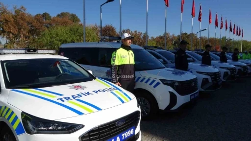 Uşak&rsquo;ta emniyet ve jandarmaya 18 yeni hizmet aracı teslim edildi
