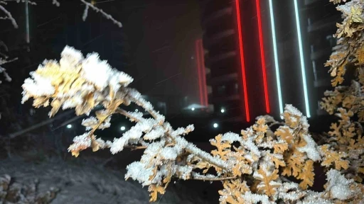 Uşak&rsquo;ta mevsimin ilk karı yağdı
